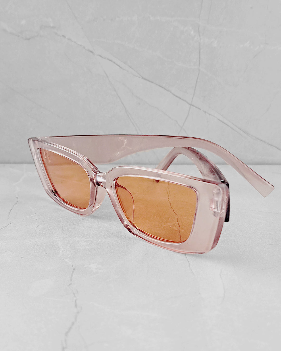 Lentes de sol marrón traslucido cuadrado