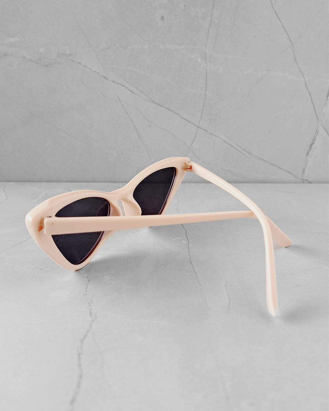 Lentes de sol nude cat eye